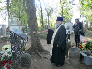 Панихида на могиле старца Николая Гурьянова